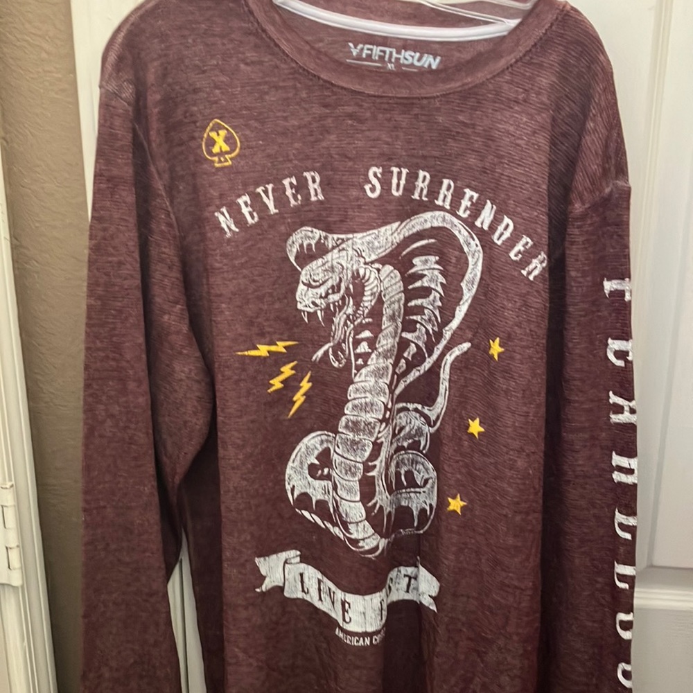 FINAL MARKDOWN Fifth sun never surrender tee xl